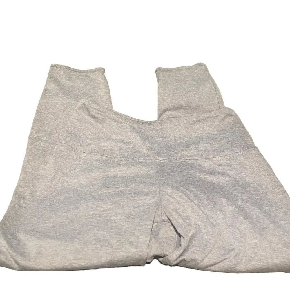 So happy size medium capri workout pants great condition see pics